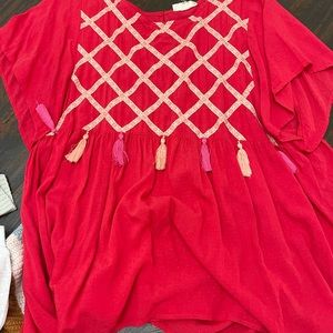 Red boutique top. 1X. Good condition. Entro brand.